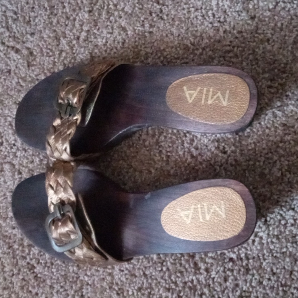 Bronze color braided strap slip on sandals